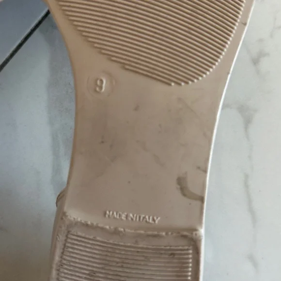 Ferragamo size 9 beige jelly shoes - Picture 6 of 7